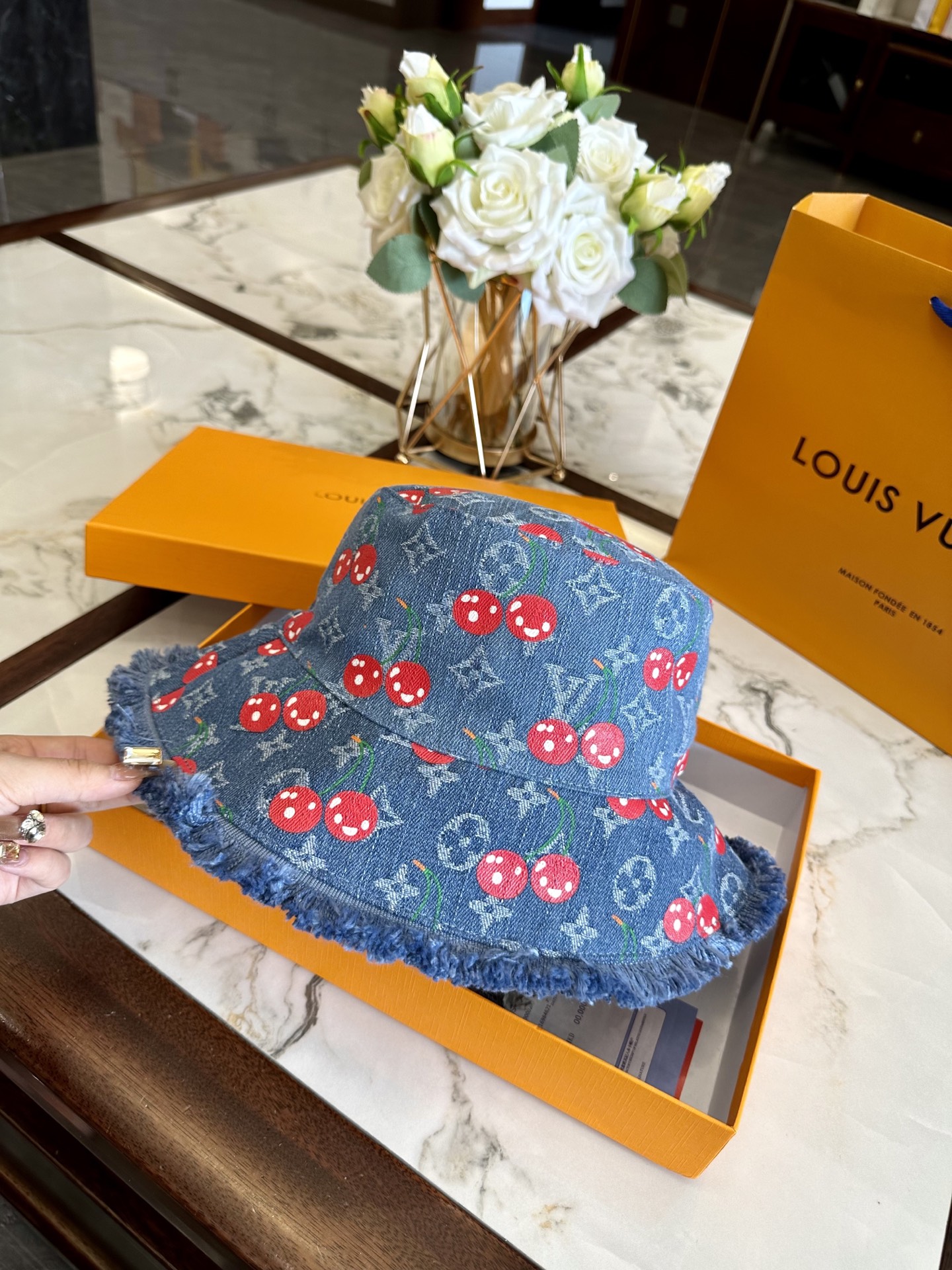 LV hat model 42